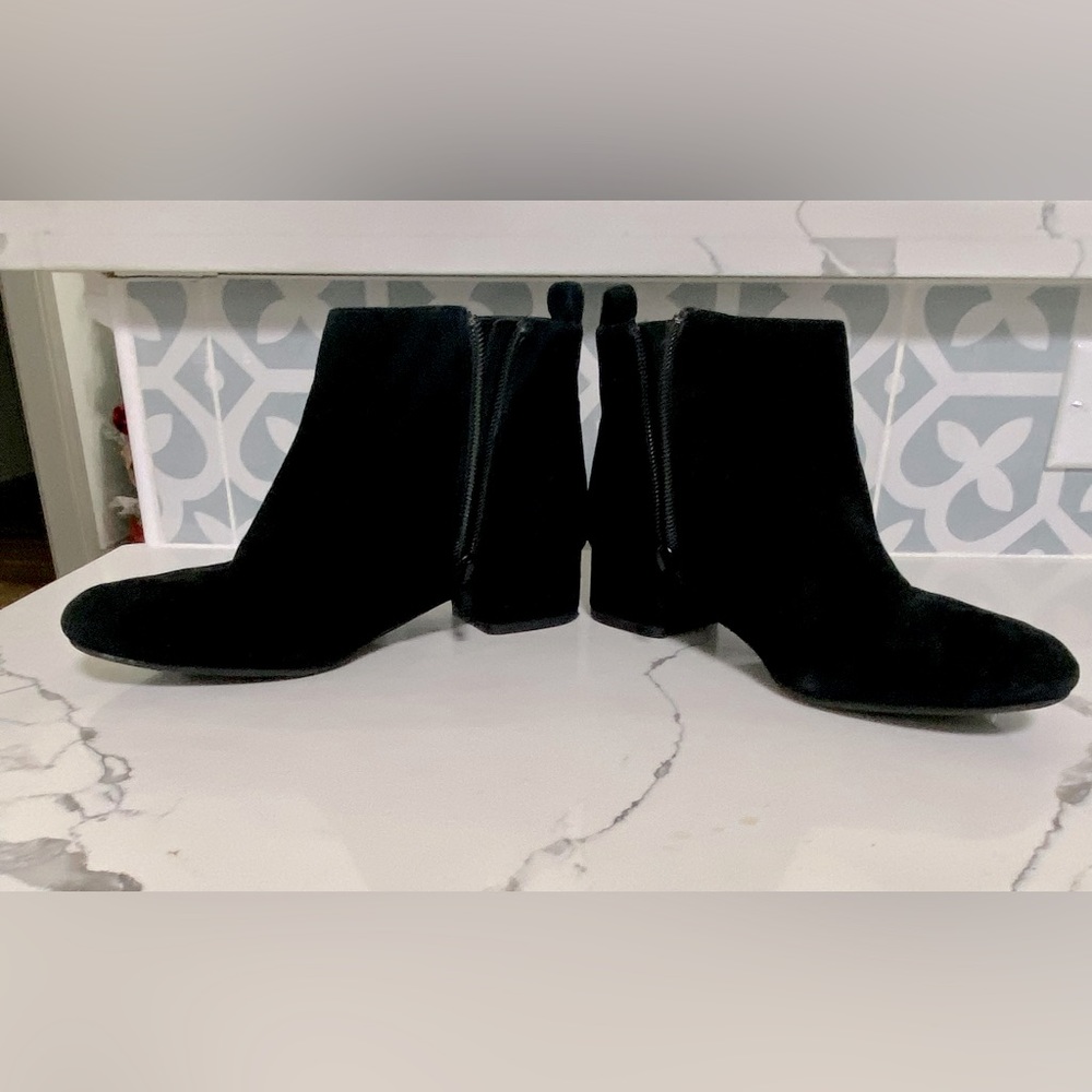 Girls Giani Bini Black Suede Booties Size 5 Like New!!